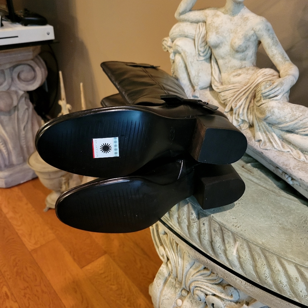 Ugg Bandara Knee High Leather Boots in Black Ugg sn 1095056. #483 - Picture 13 of 14